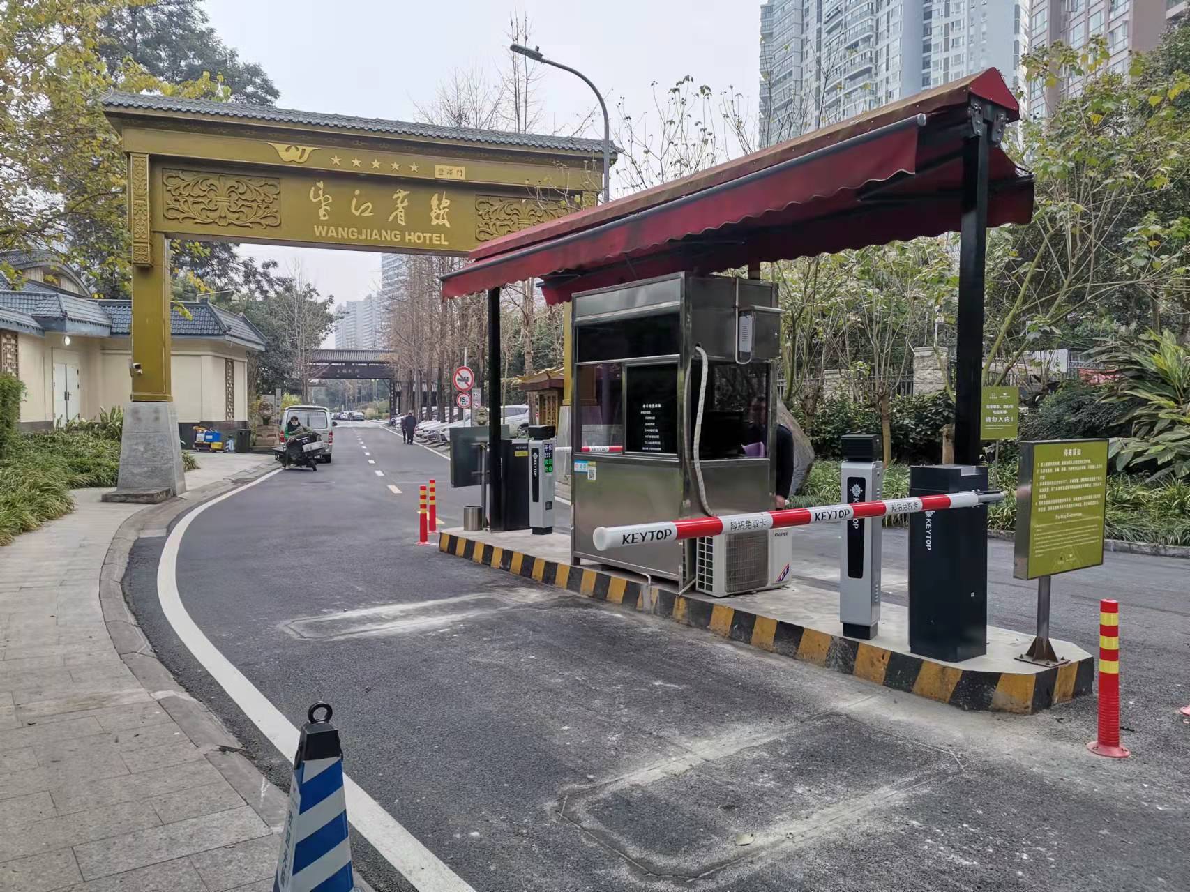 望江賓館豐澤門進(jìn)出口.jpg 望江賓館豐澤門進(jìn)出口.jpg